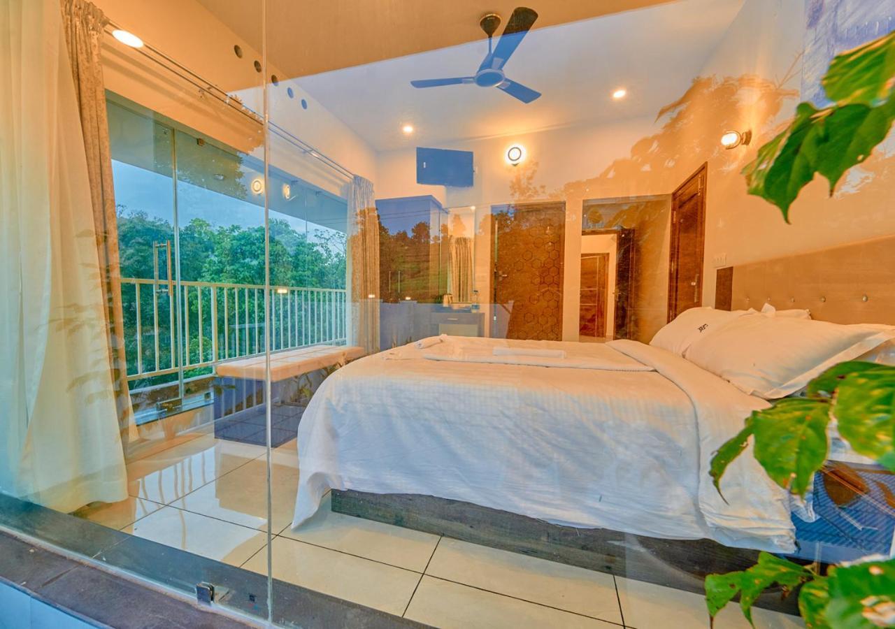 Glen Castle Vagamon Pool Resort By Voye Homes Exteriér fotografie