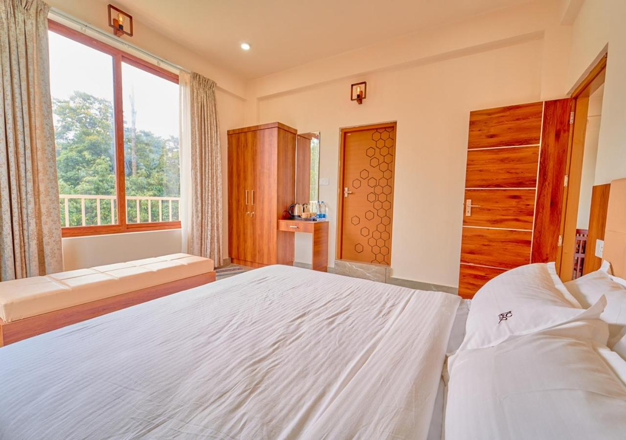Glen Castle Vagamon Pool Resort By Voye Homes Exteriér fotografie