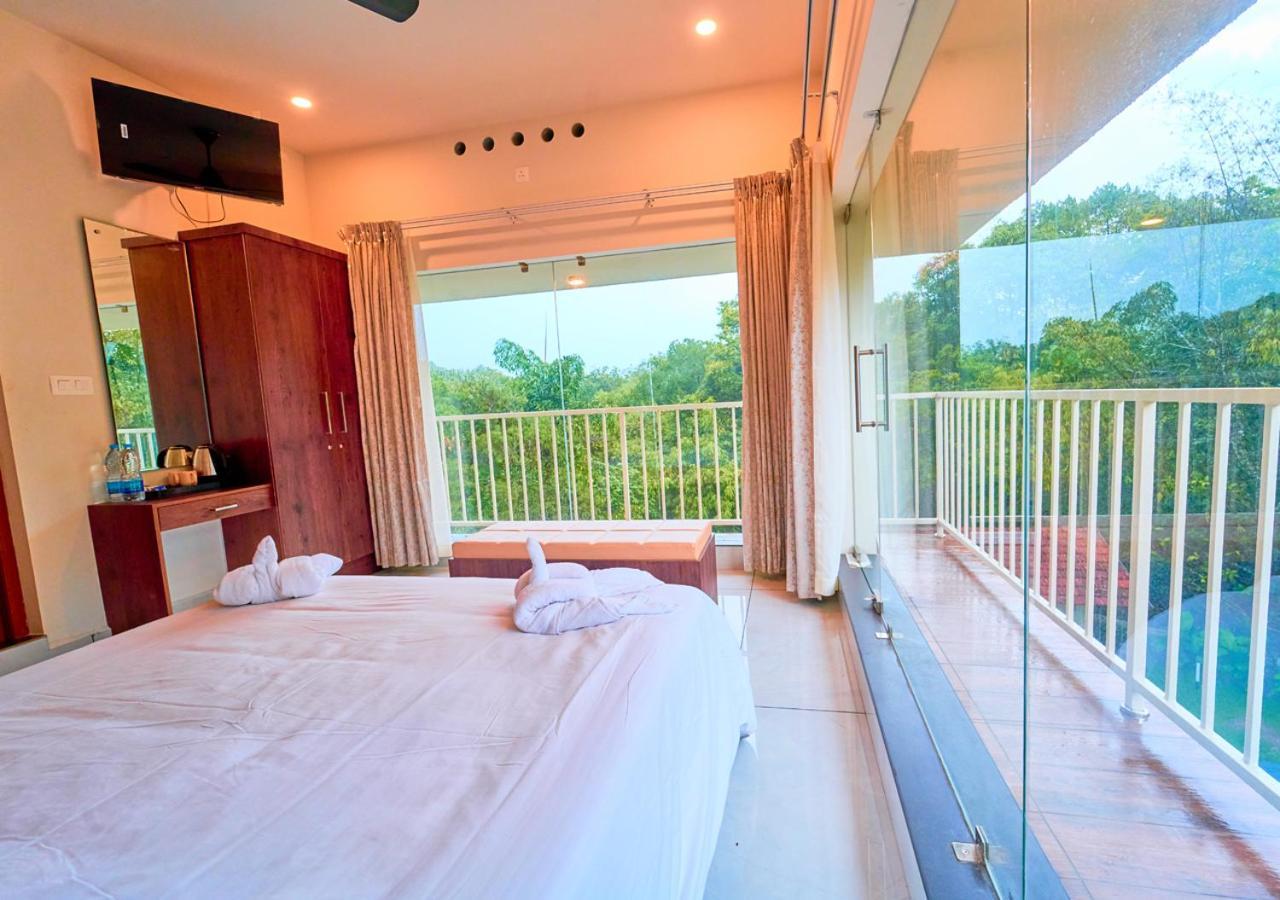 Glen Castle Vagamon Pool Resort By Voye Homes Exteriér fotografie