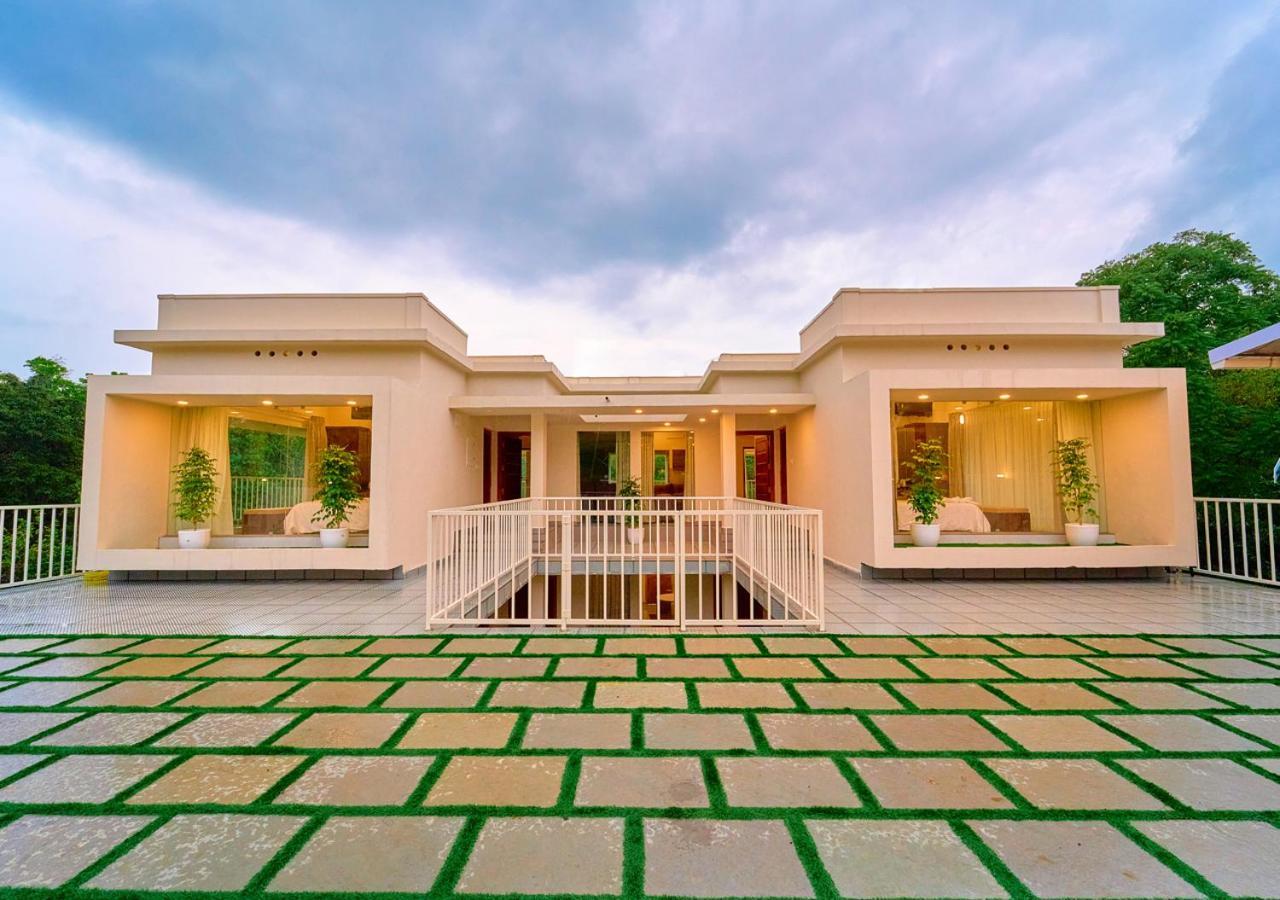 Glen Castle Vagamon Pool Resort By Voye Homes Exteriér fotografie