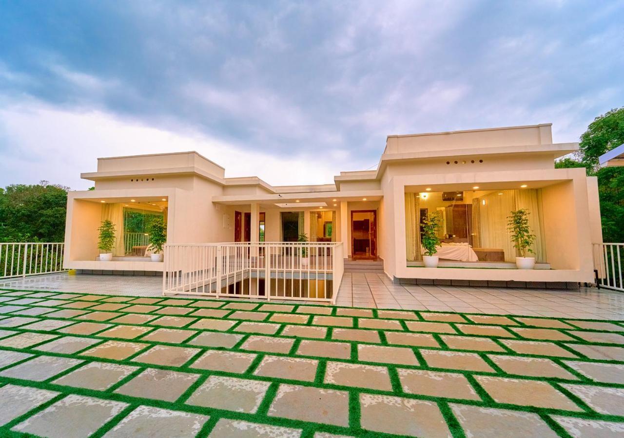 Glen Castle Vagamon Pool Resort By Voye Homes Exteriér fotografie
