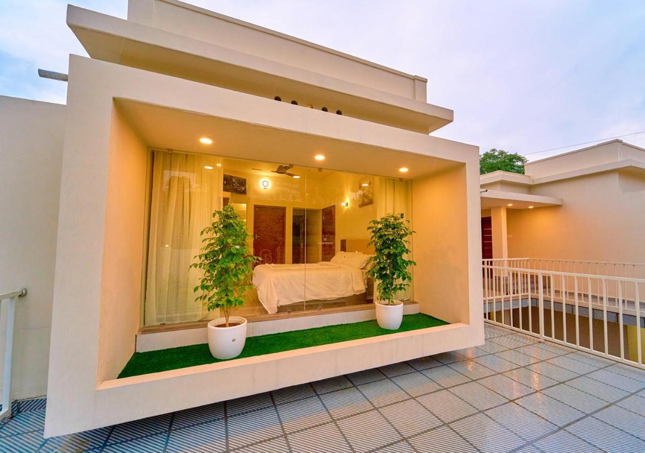 Glen Castle Vagamon Pool Resort By Voye Homes Exteriér fotografie
